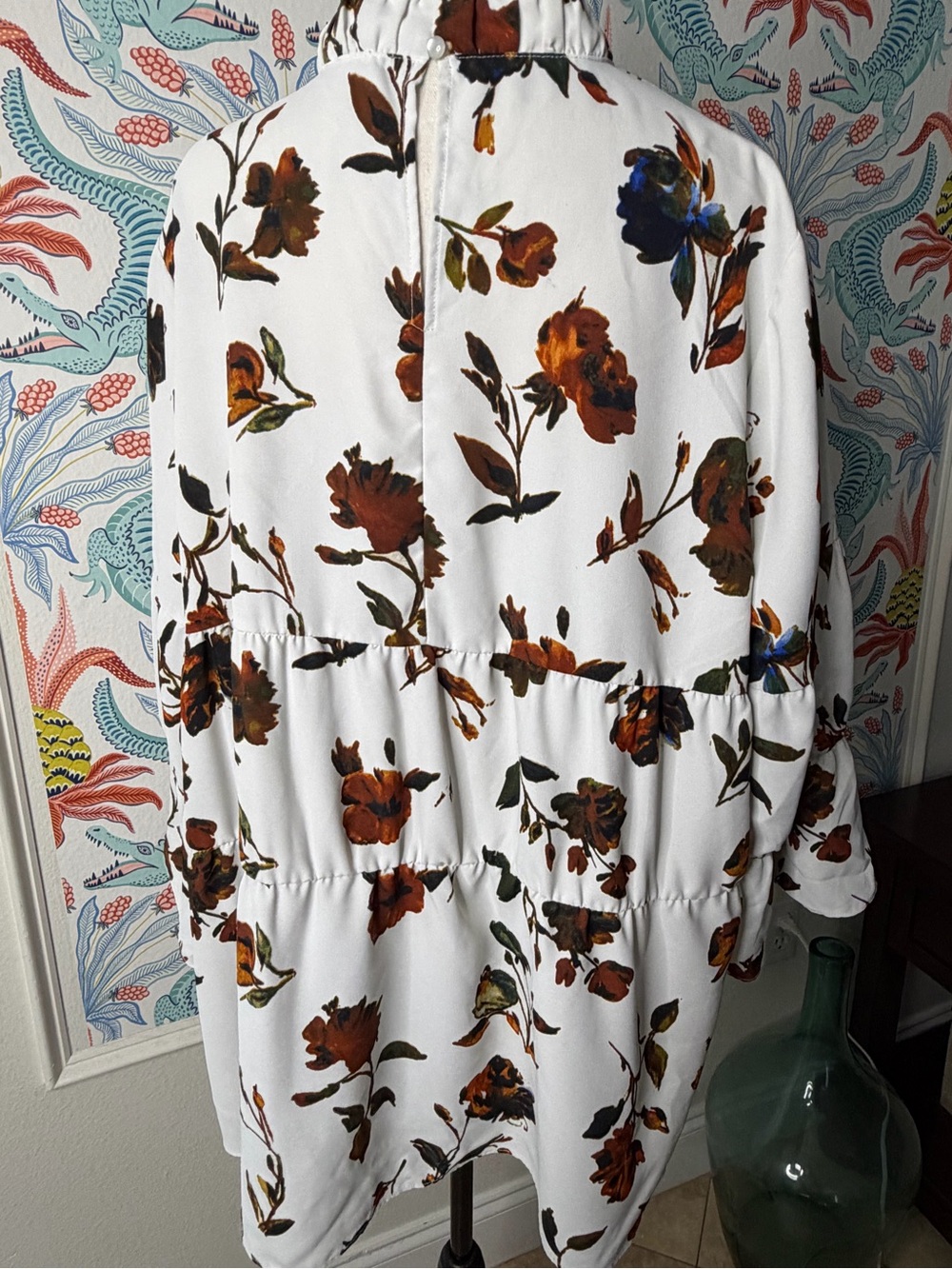Plus Size White Floral Tiered Mini Dress – 18/20W